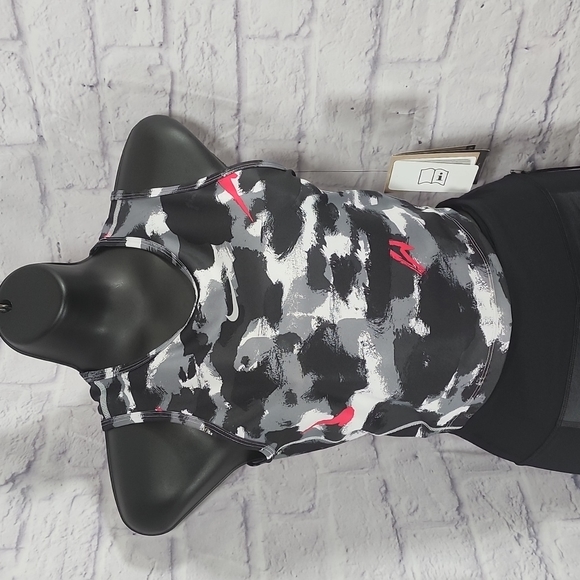 Nike Camo Cropped Sports Tank - Picture 11 of 11